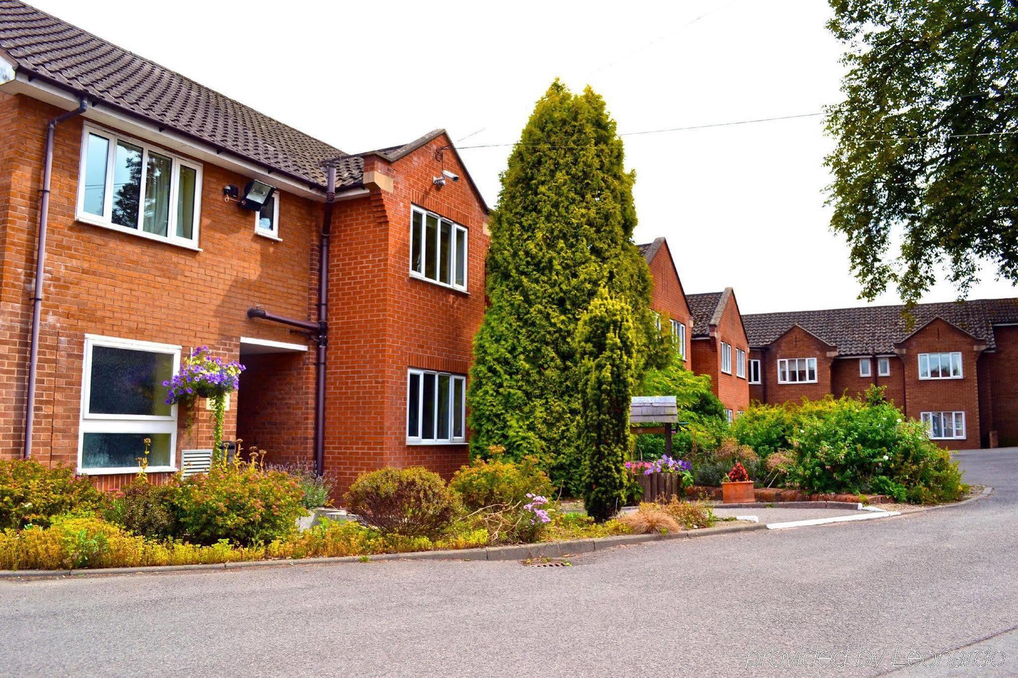 Woodside Hotel, Kenilworth - Warwick Exterior photo